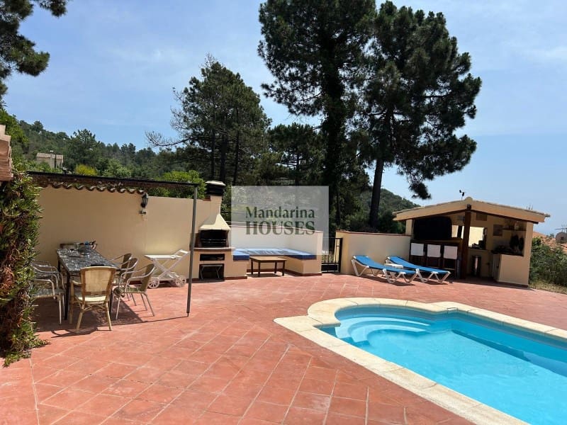 4 bedroom Villa for sale in Lloret de Mar with pool garage - € 595,000 (Ref: 9806294)