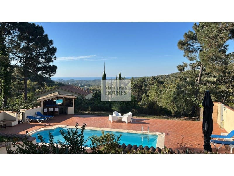 4 bedroom Villa for sale in Lloret de Mar with pool garage - € 595,000 (Ref: 9806294)