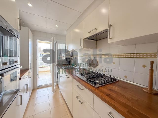 Apartamento de 2 habitaciones en Fenals, Lloret de Mar en venta con piscina - 335.000 € (Ref: 9842722)