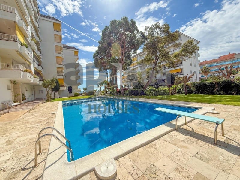 2 Zimmer Apartment zu verkaufen in Lloret de Mar mit Pool - 335.000 € (Ref: 9842722)
