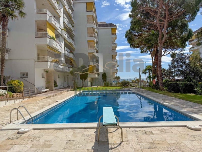2 Zimmer Apartment zu verkaufen in Lloret de Mar mit Pool - 335.000 € (Ref: 9842722)