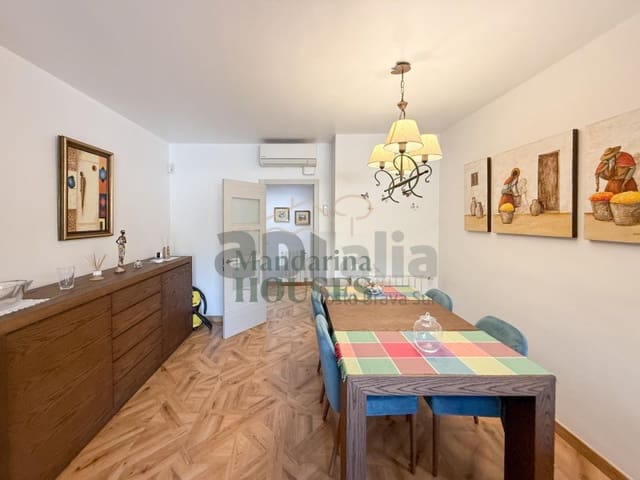 3 soveværelse Villa til salg i Centre, Lloret de Mar med garage - € 368.000 (Ref: 9864982)