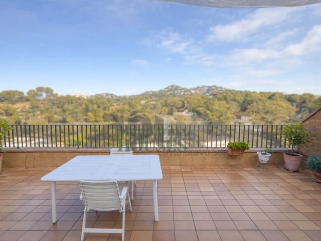 3 soveværelse Villa til salg i Centre, Lloret de Mar med garage - € 368.000 (Ref: 9864982)