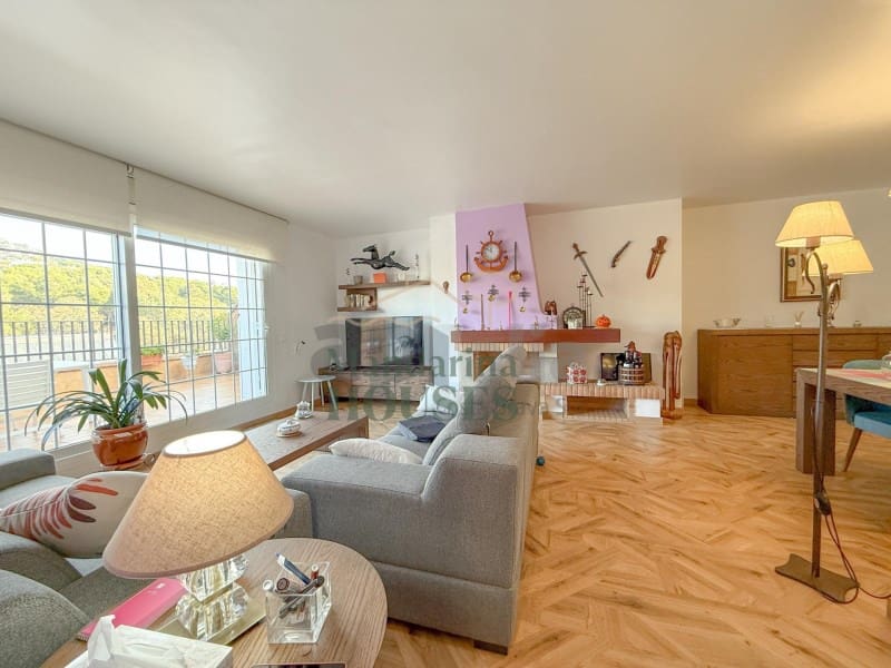 3 soveværelse Villa til salg i Lloret de Mar med garage - € 368.000 (Ref: 9864982)