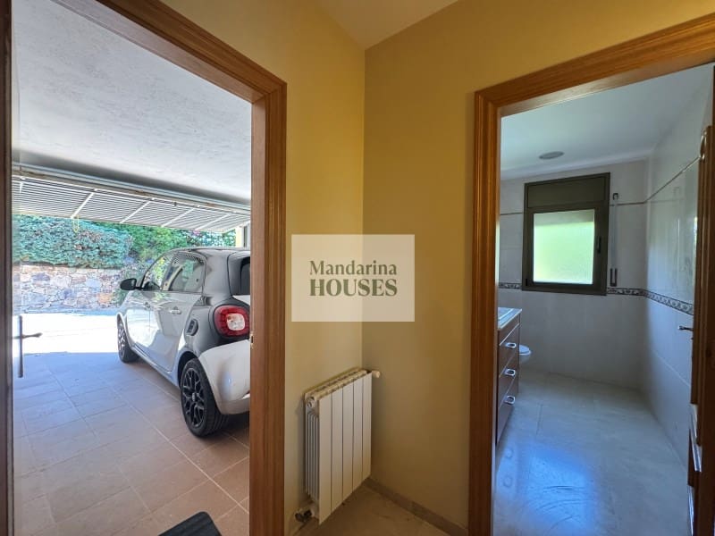 4 bedroom Villa for sale in Tossa de Mar with garage - € 911,000 (Ref: 9937791)