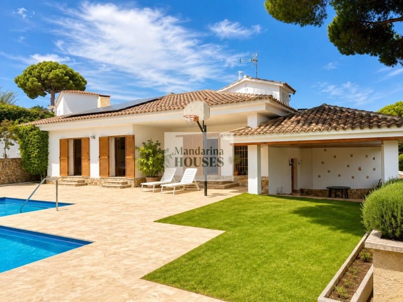5 bedroom Villa for sale in Lloret de Mar with pool garage - € 3,150,000 (Ref: 9959383)