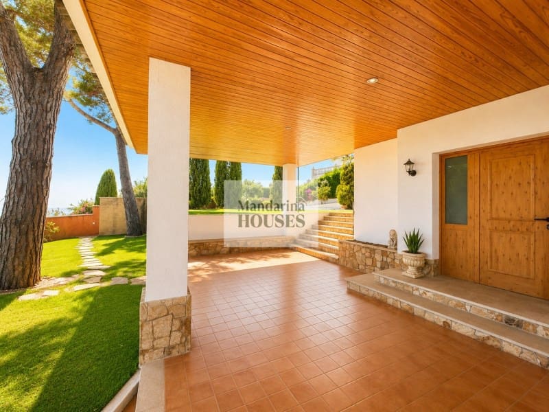 5 bedroom Villa for sale in Lloret de Mar with pool garage - € 3,150,000 (Ref: 9959383)