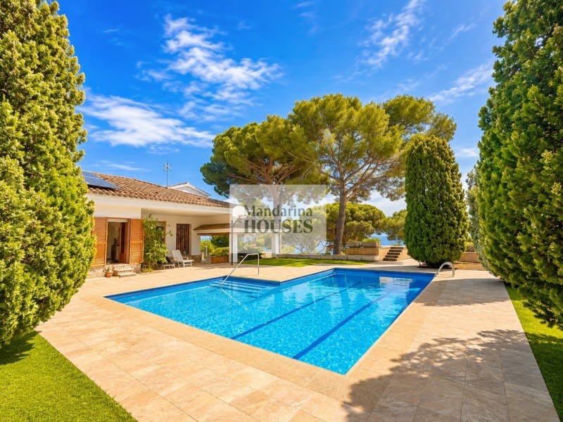 5 bedroom Villa for sale in Lloret de Mar with pool garage - € 3,150,000 (Ref: 9959383)