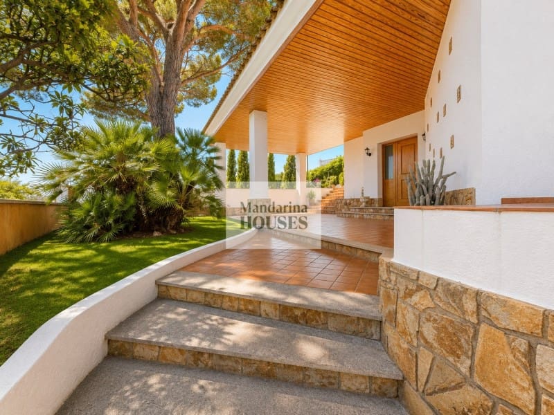 5 bedroom Villa for sale in Lloret de Mar with pool garage - € 3,150,000 (Ref: 9959383)