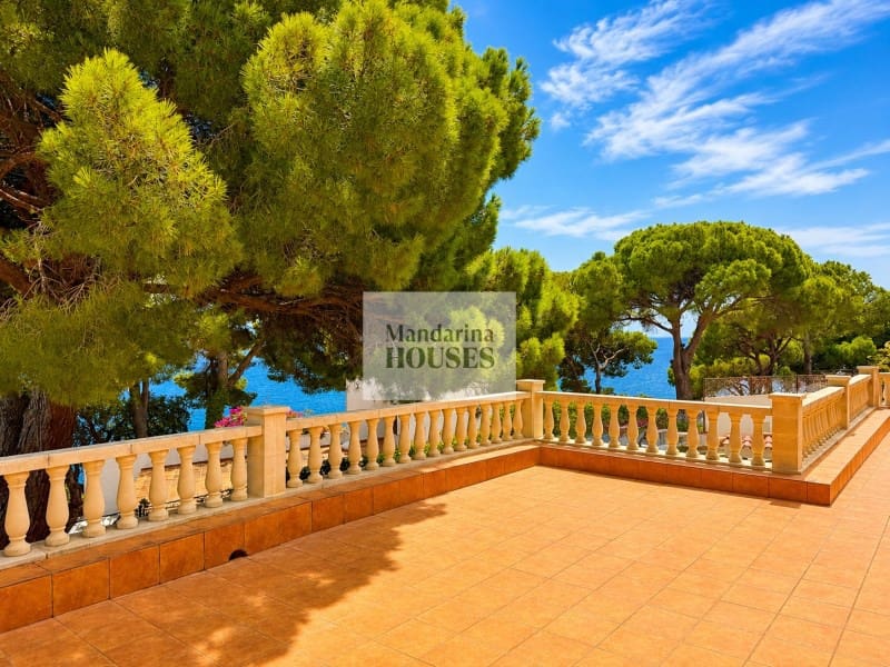 5 bedroom Villa for sale in Lloret de Mar with pool garage - € 3,150,000 (Ref: 9959383)