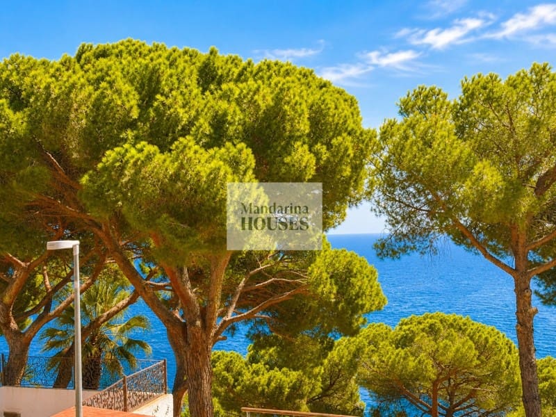 5 bedroom Villa for sale in Lloret de Mar with pool garage - € 3,150,000 (Ref: 9959383)