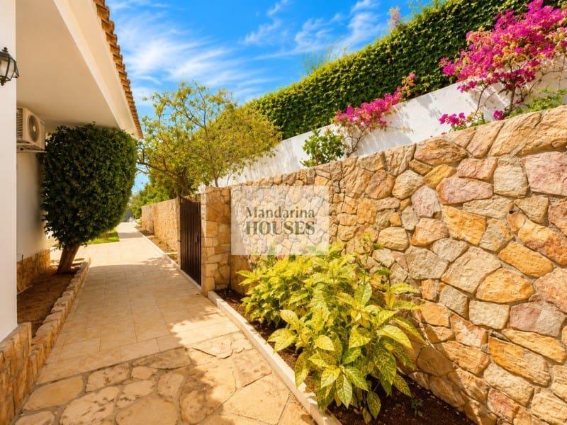 5 bedroom Villa for sale in Lloret de Mar with pool garage - € 3,150,000 (Ref: 9959383)