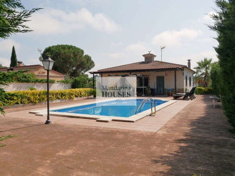 Chalet de 3 habitaciones en Lloret de Mar en venta con piscina garaje - 299.000 € (Ref: 9974987)