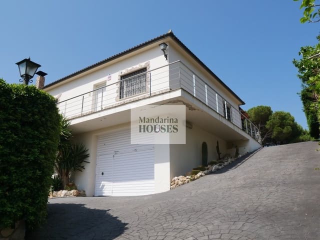 Chalet de 3 habitaciones en Urbanitzacions del Nord, Lloret de Mar en venta con piscina garaje - 299.000 € (Ref: 9974987)