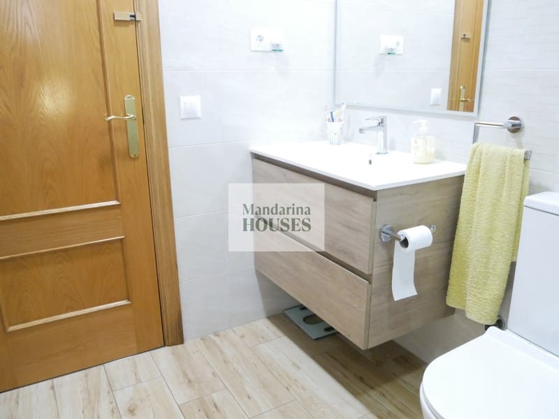 Chalet de 3 habitaciones en Lloret de Mar en venta con piscina garaje - 299.000 € (Ref: 9974987)