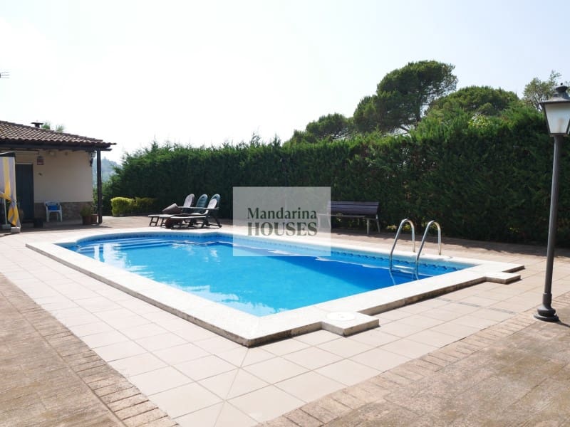 Chalet de 3 habitaciones en Lloret de Mar en venta con piscina garaje - 299.000 € (Ref: 9974987)