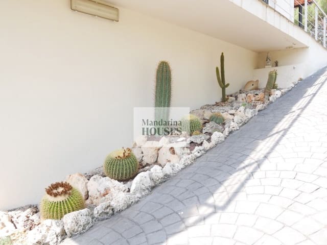 Chalet de 3 habitaciones en Urbanitzacions del Nord, Lloret de Mar en venta con piscina garaje - 299.000 € (Ref: 9974987)