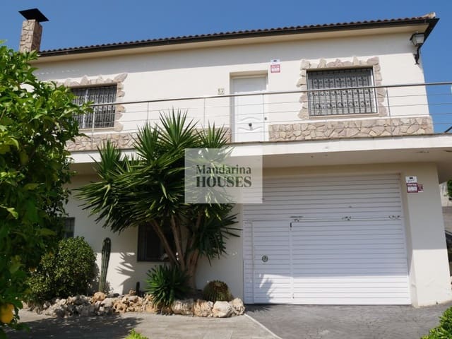Chalet de 3 habitaciones en Urbanitzacions del Nord, Lloret de Mar en venta con piscina garaje - 299.000 € (Ref: 9974987)