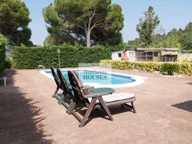 Chalet de 3 habitaciones en Urbanitzacions del Nord, Lloret de Mar en venta con piscina garaje - 299.000 € (Ref: 9974987)