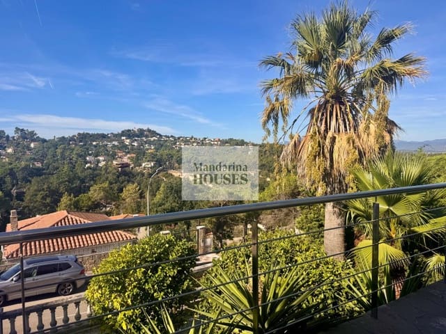 3 sypialnia Willa na sprzedaż w Urbanitzacions del Nord, Lloret de Mar z basenem garażem - 299 000 € (Ref: 9974987)