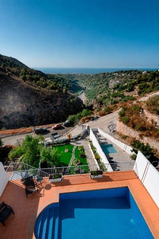 3 slaapkamer Halfvrijstaande villa te koop in Frigiliana met zwembad garage - € 950.000 (Ref: 10029990)