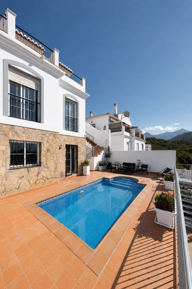 3 slaapkamer Halfvrijstaande villa te koop in Frigiliana met zwembad garage - € 950.000 (Ref: 10029990)