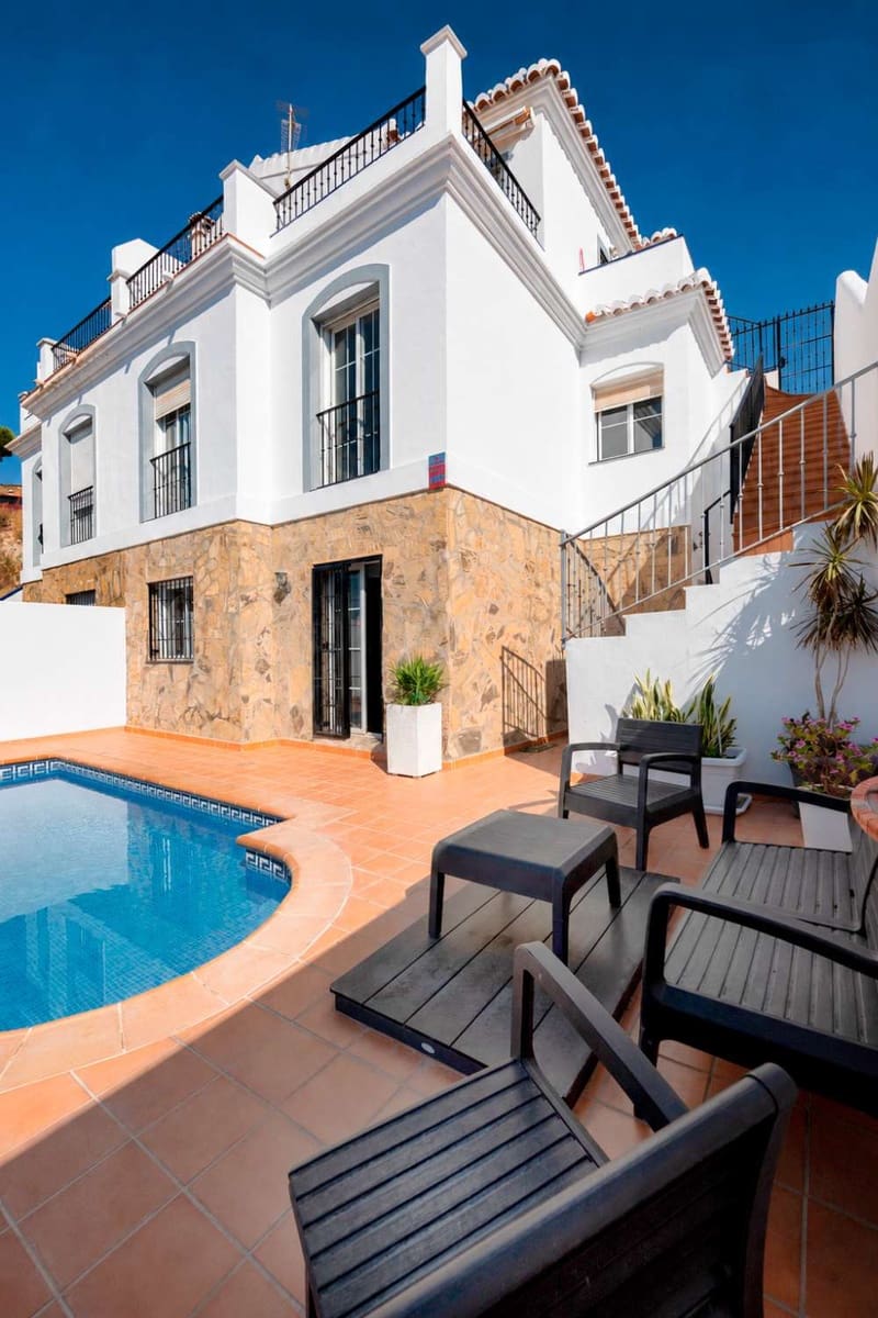 3 slaapkamer Halfvrijstaande villa te koop in Frigiliana met zwembad garage - € 950.000 (Ref: 10029990)