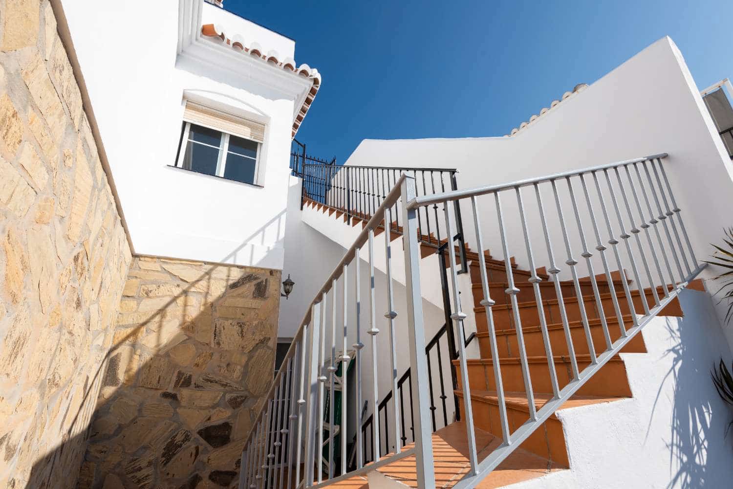 3 slaapkamer Halfvrijstaande villa te koop in Frigiliana met zwembad garage - € 950.000 (Ref: 10029990)