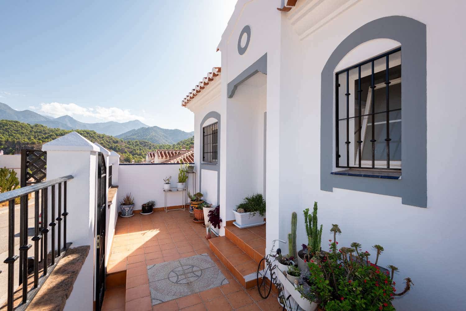 3 slaapkamer Halfvrijstaande villa te koop in Frigiliana met zwembad garage - € 950.000 (Ref: 10029990)