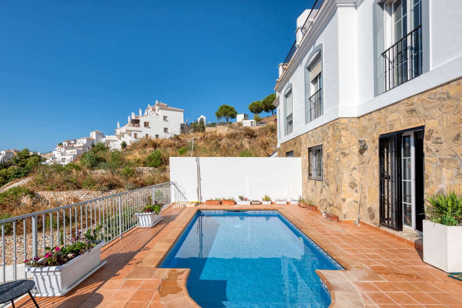 3 slaapkamer Halfvrijstaande villa te koop in Frigiliana met zwembad garage - € 950.000 (Ref: 10029990)