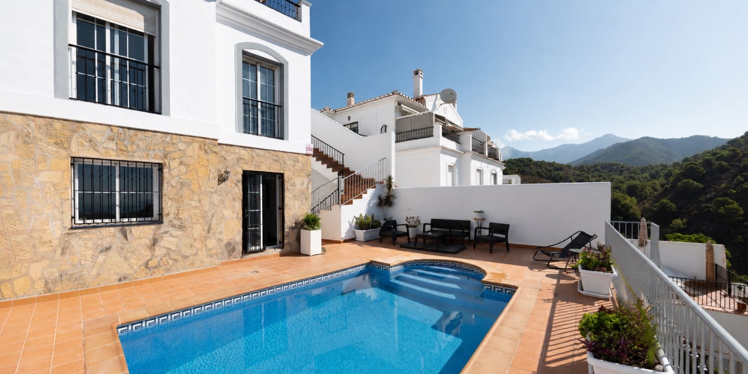 3 slaapkamer Halfvrijstaande villa te koop in Frigiliana met zwembad garage - € 950.000 (Ref: 10029990)