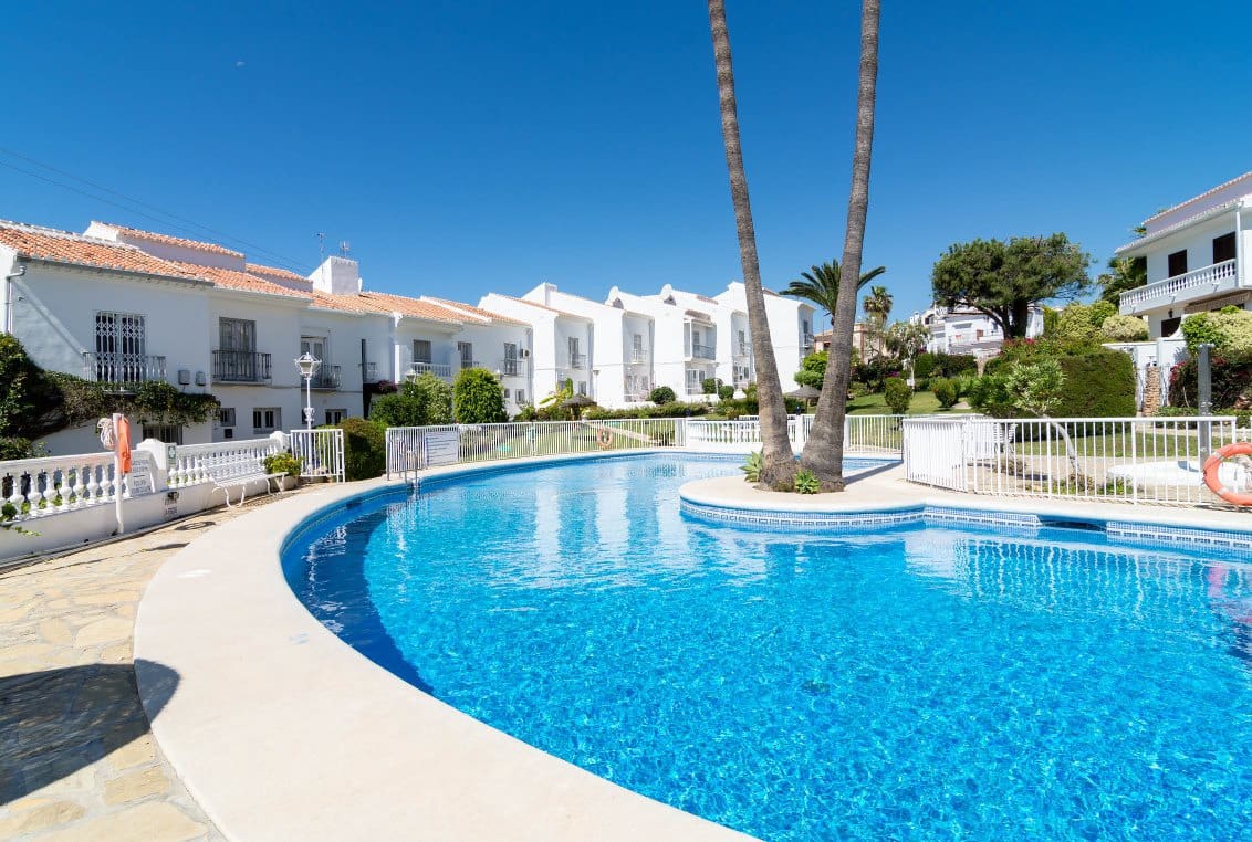 3 sypialnia Dom szeregowy na sprzedaż w Nerja z basenem - 399 000 € (Ref: 10085574)