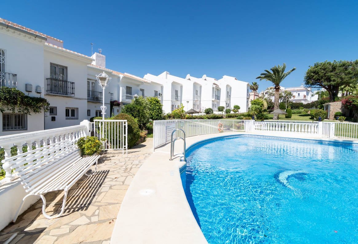 3 sypialnia Dom szeregowy na sprzedaż w Nerja z basenem - 399 000 € (Ref: 10085574)