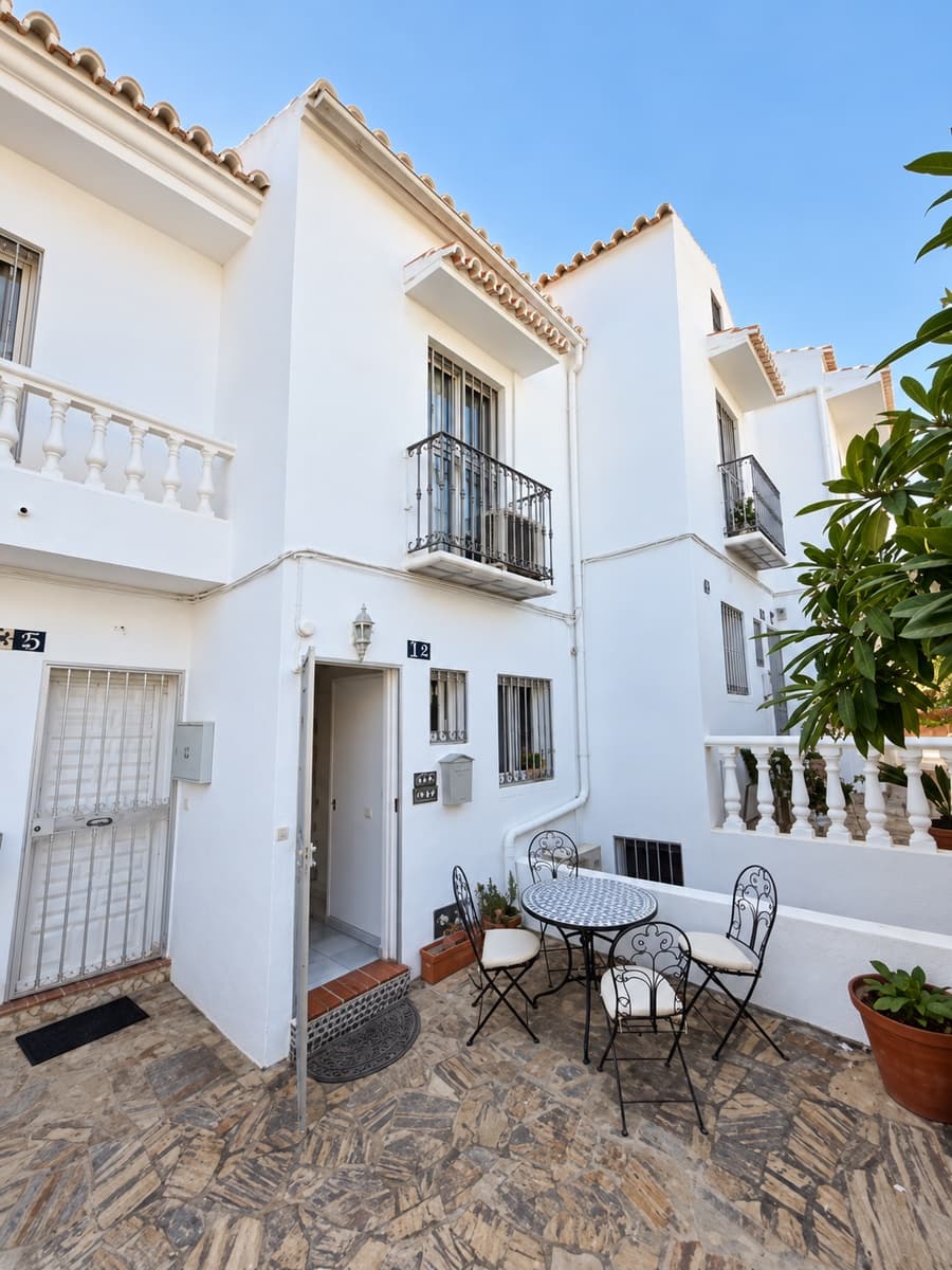 3 sypialnia Dom szeregowy na sprzedaż w Nerja z basenem - 399 000 € (Ref: 10085574)