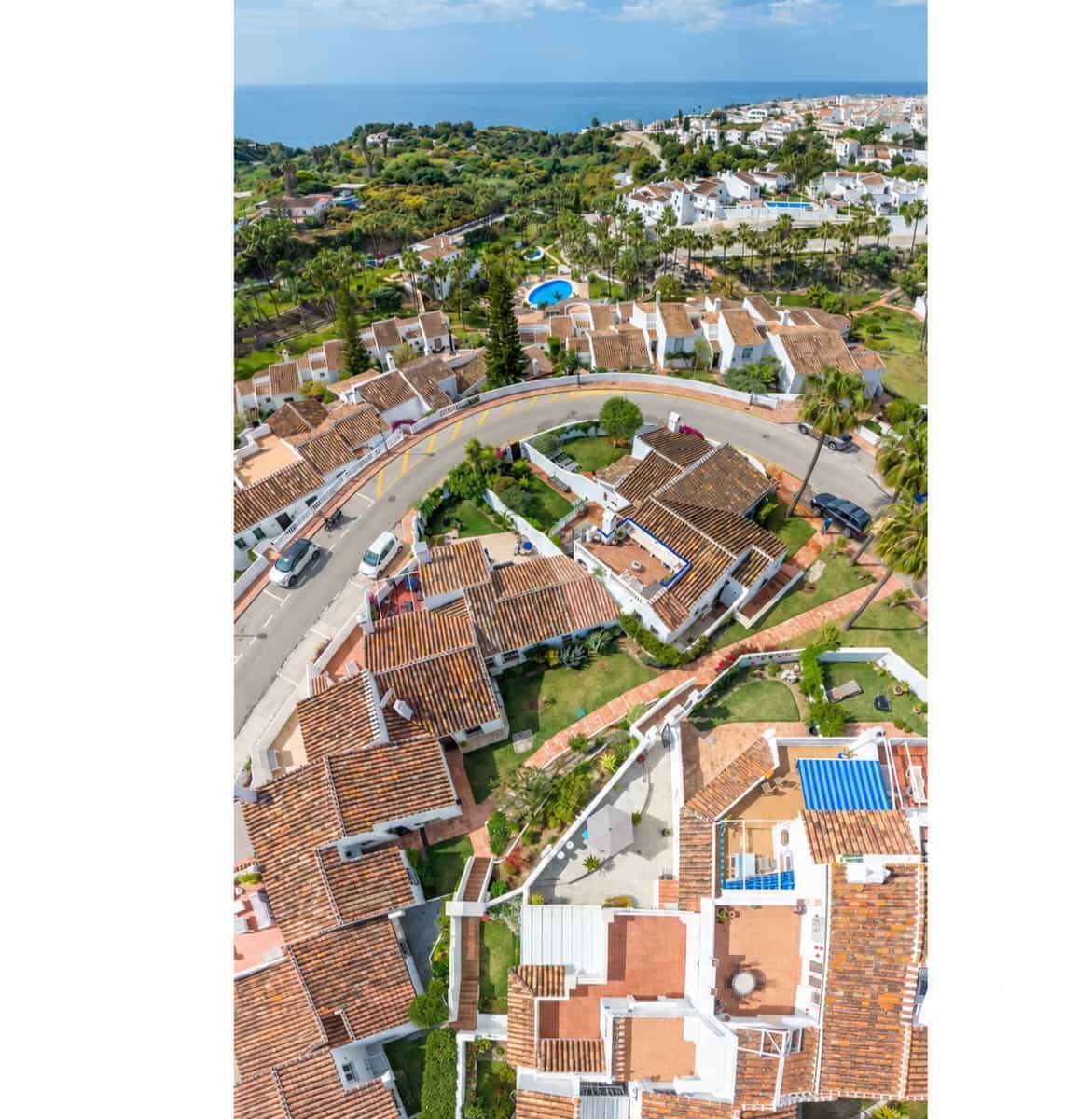 2 bedroom Apartment for sale in Nerja with pool - € 450,000 (Ref: 10094155)