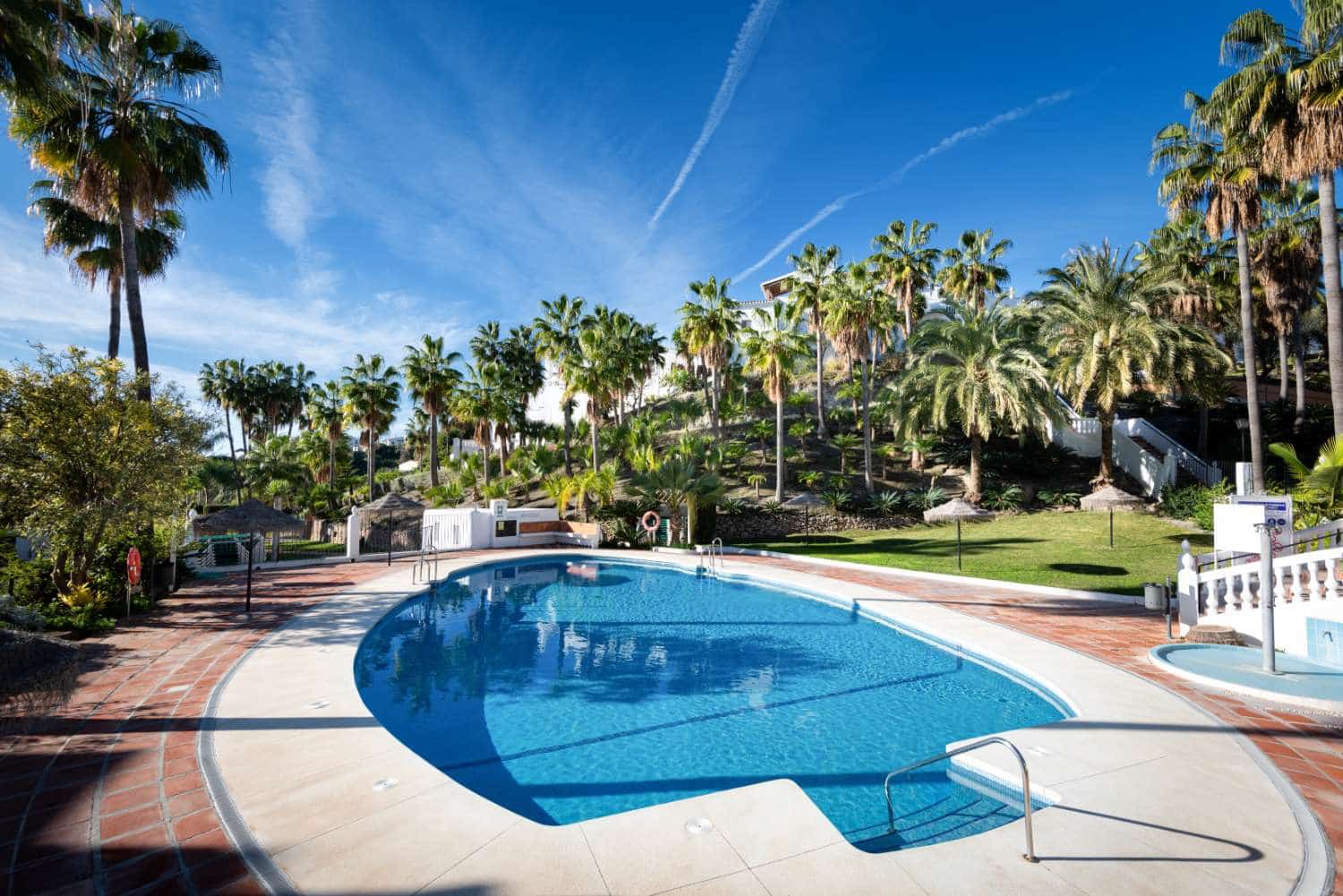 2 bedroom Apartment for sale in Nerja with pool - € 450,000 (Ref: 10094155)