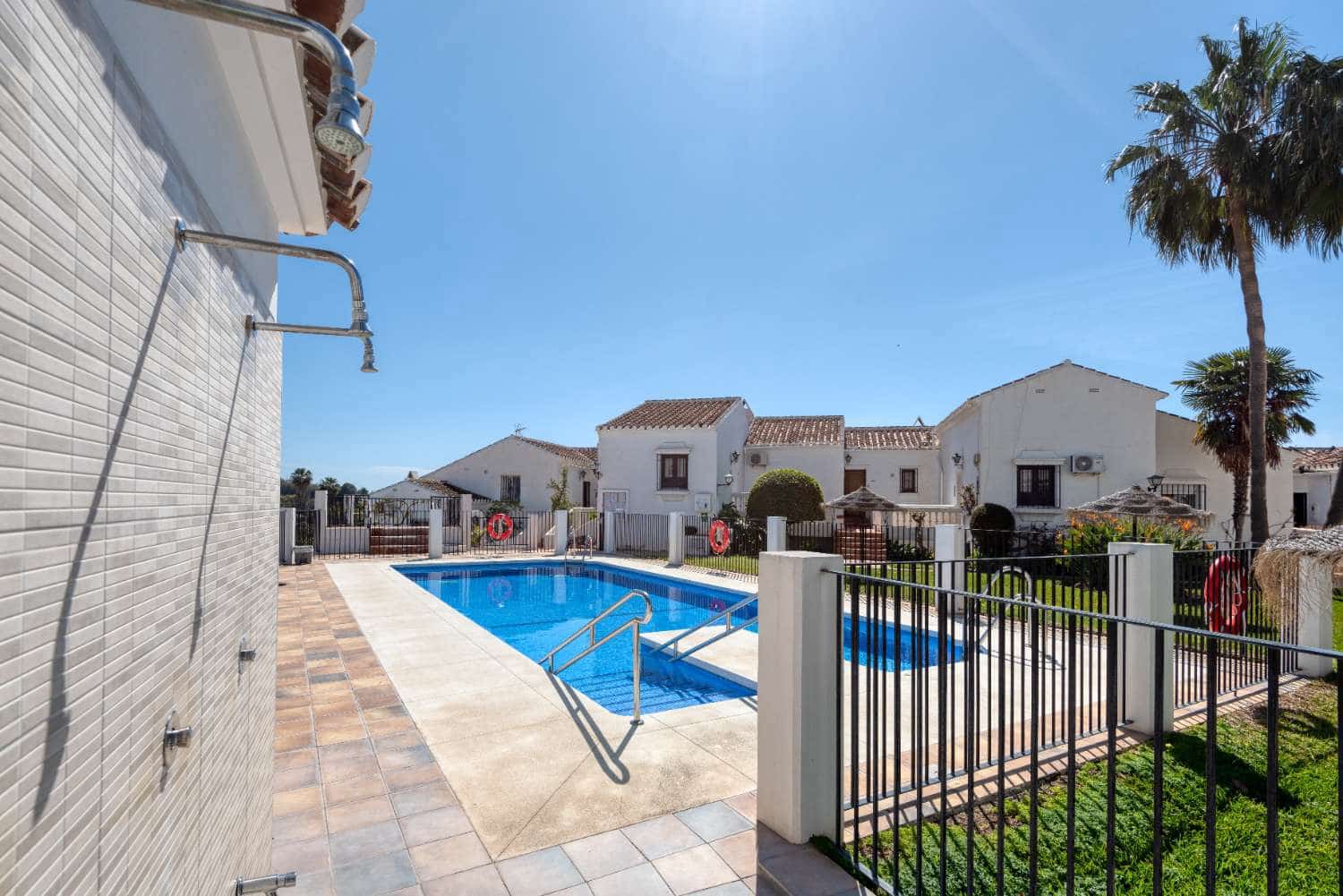 2 bedroom Apartment for sale in Nerja with pool - € 450,000 (Ref: 10094155)