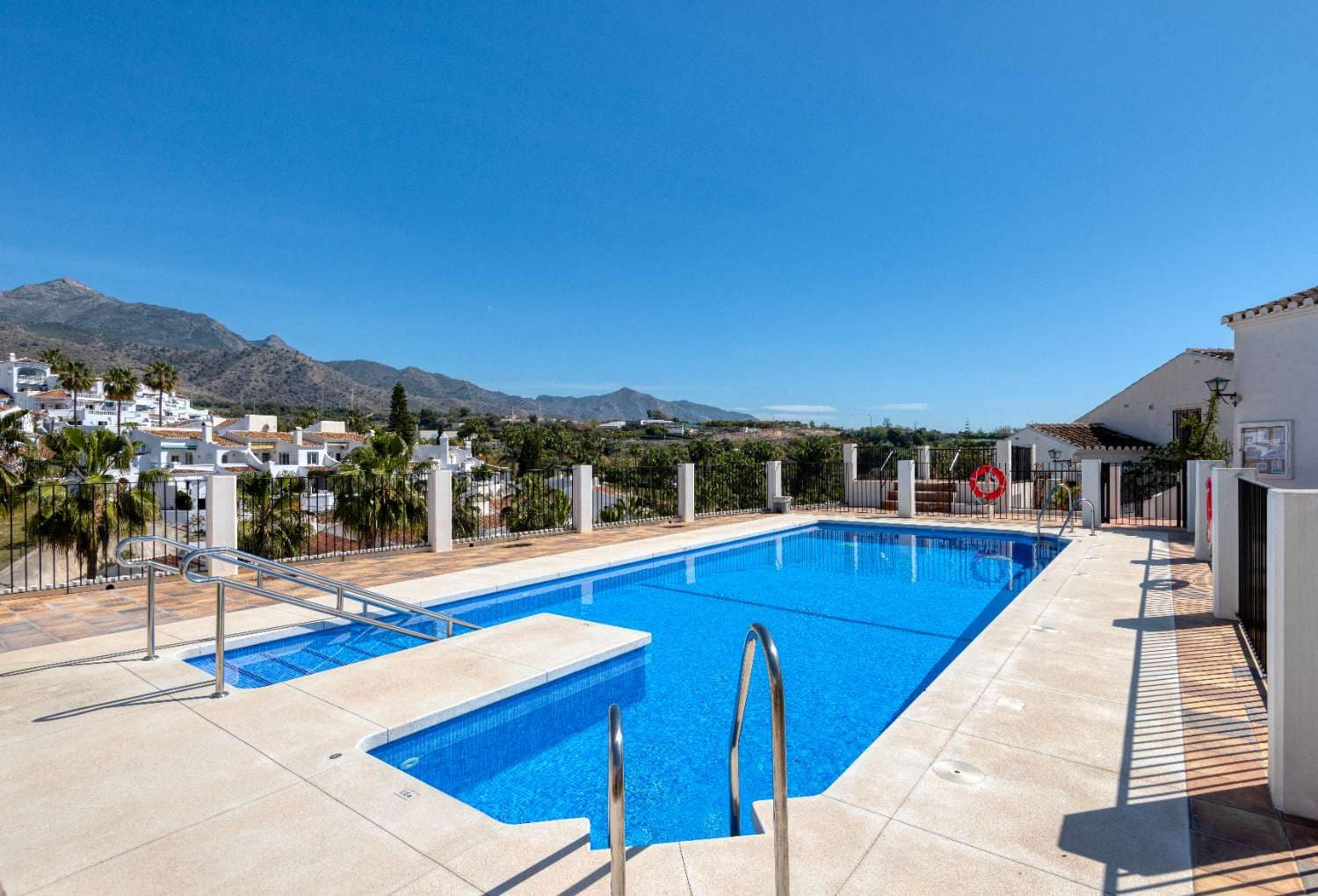 2 bedroom Apartment for sale in Nerja with pool - € 450,000 (Ref: 10094155)