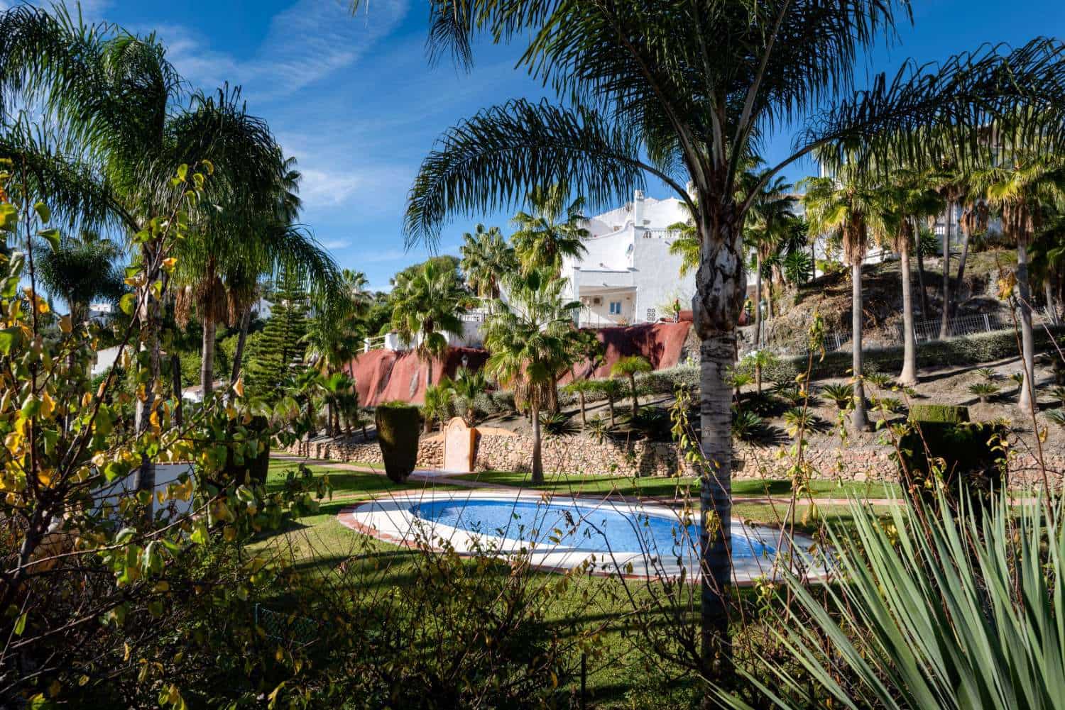2 bedroom Apartment for sale in Nerja with pool - € 450,000 (Ref: 10094155)