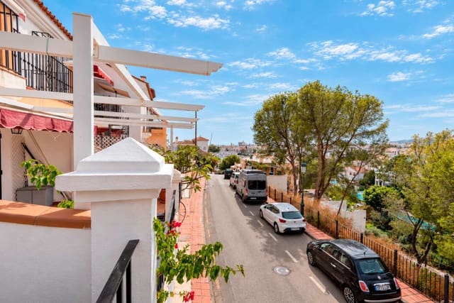 5 makuuhuone Paritalo myytävänä paikassa Burriana, Nerja mukana uima-altaan 
autotalli - 449 000 € (Ref: 10131121)