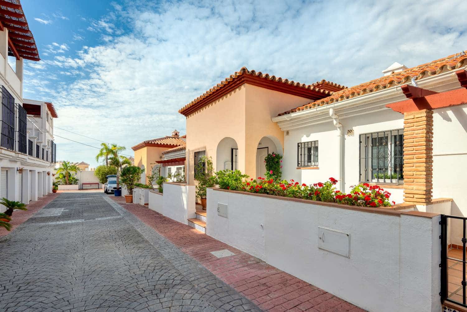 5 makuuhuone Paritalo myytävänä paikassa Nerja mukana uima-altaan 
autotalli - 449 000 € (Ref: 10131121)