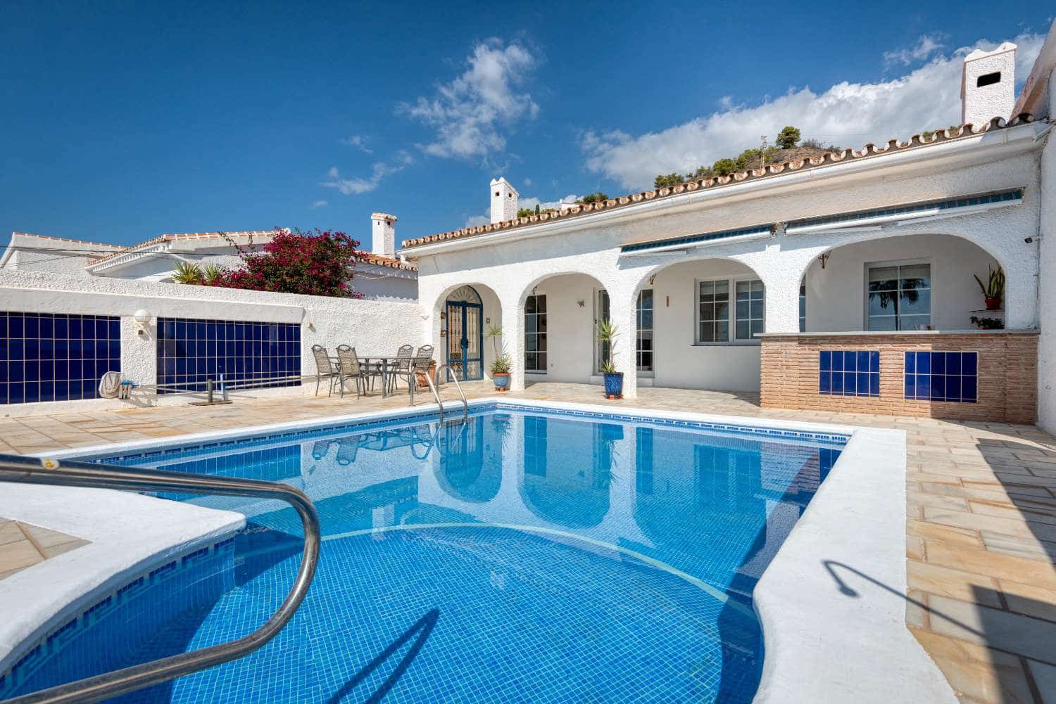 4 Zimmer Villa zu verkaufen in Nerja mit Pool Garage - 749.000 € (Ref: 10150595)