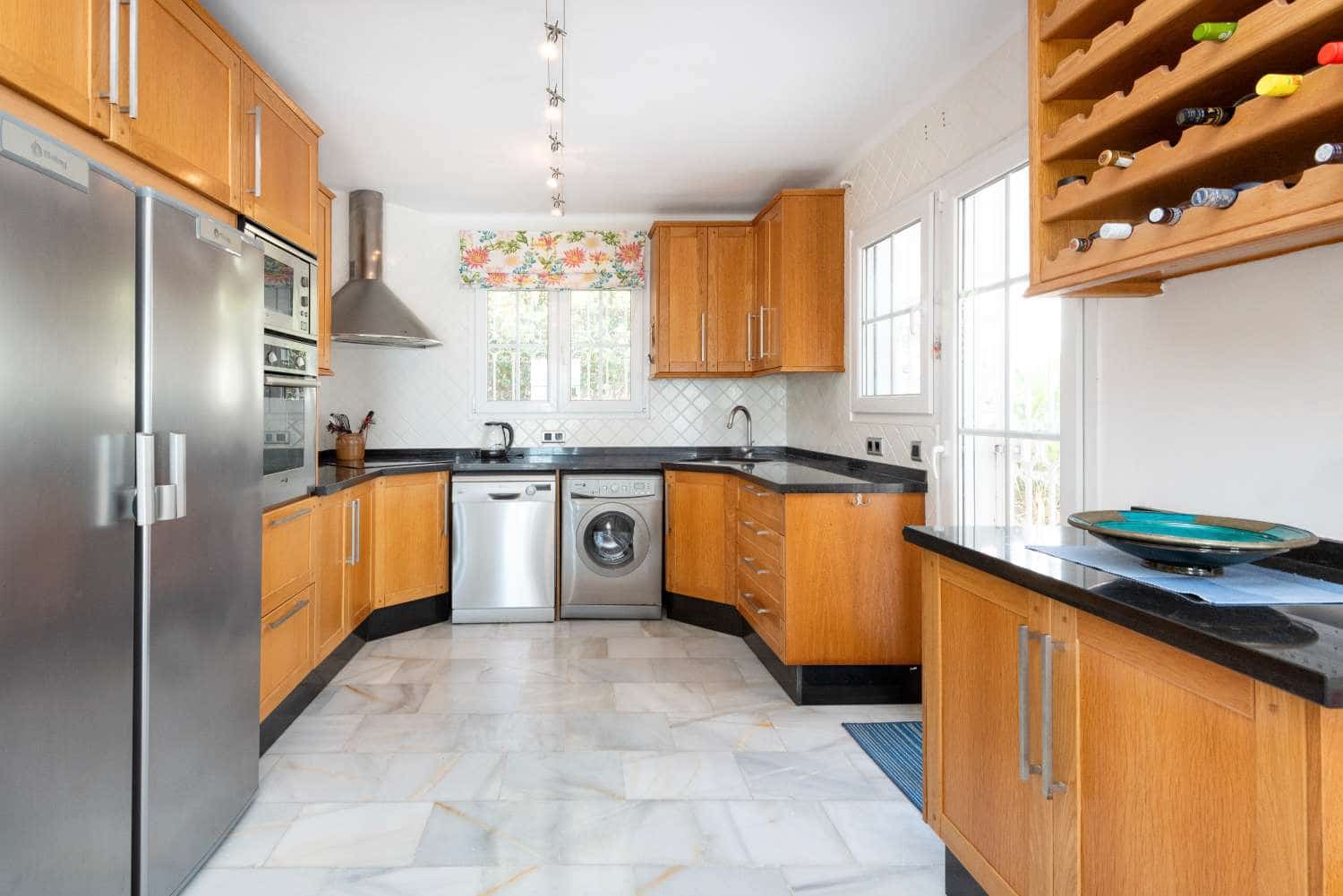 4 Zimmer Villa zu verkaufen in Nerja mit Pool Garage - 749.000 € (Ref: 10150595)