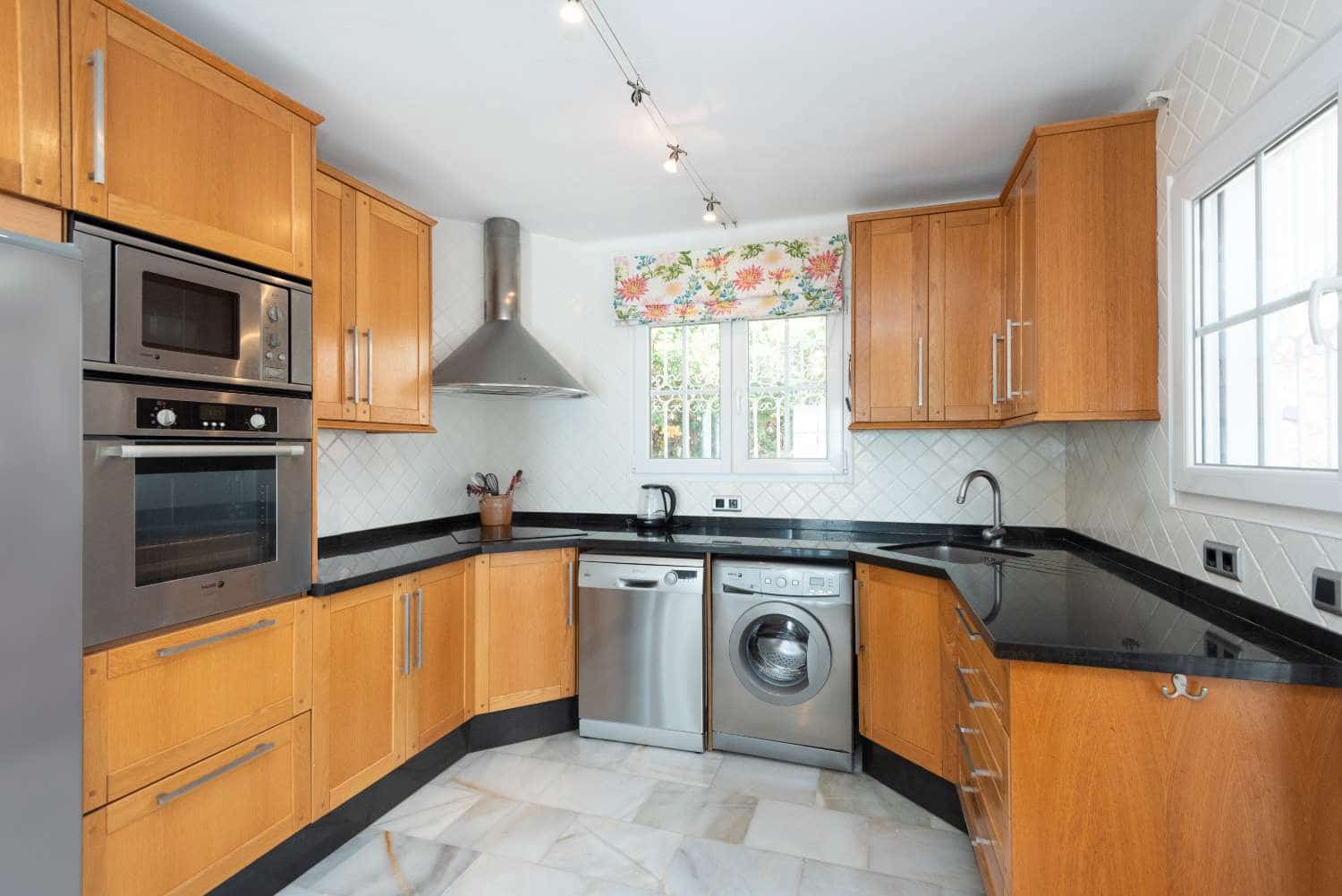 4 Zimmer Villa zu verkaufen in Nerja mit Pool Garage - 749.000 € (Ref: 10150595)