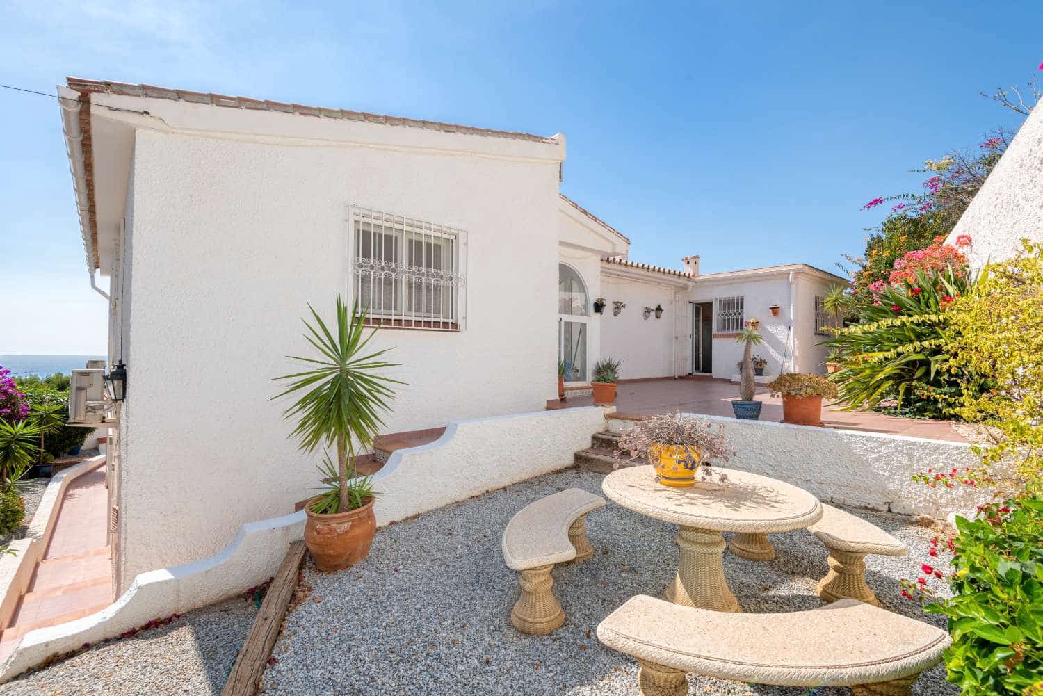 4 Zimmer Villa zu verkaufen in Nerja mit Pool Garage - 749.000 € (Ref: 10150595)