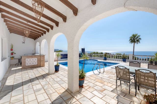 4 Zimmer Villa zu verkaufen in Capistrano, Nerja mit Pool Garage - 749.000 € (Ref: 10150595)