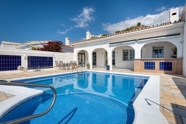 4 Zimmer Villa zu verkaufen in Capistrano, Nerja mit Pool Garage - 749.000 € (Ref: 10150595)