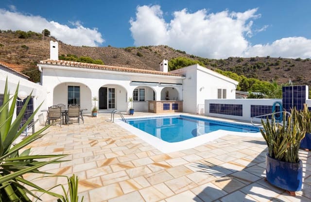 4 Zimmer Villa zu verkaufen in Capistrano, Nerja mit Pool Garage - 749.000 € (Ref: 10150595)