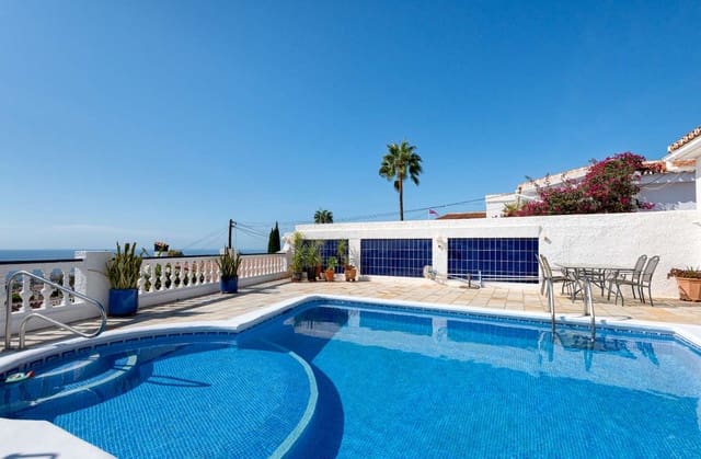 4 Zimmer Villa zu verkaufen in Capistrano, Nerja mit Pool Garage - 749.000 € (Ref: 10150595)