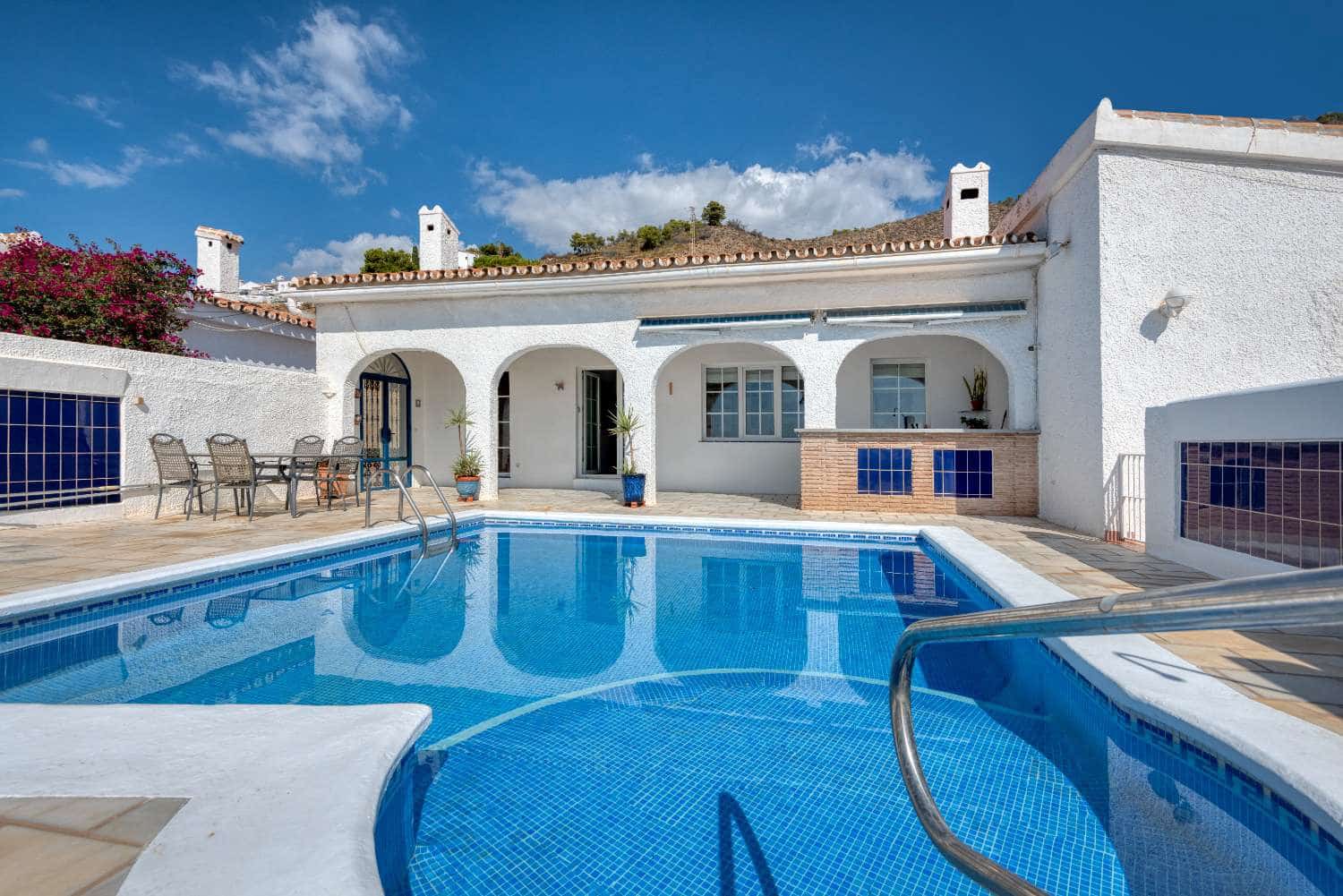 4 Zimmer Villa zu verkaufen in Nerja mit Pool Garage - 749.000 € (Ref: 10150595)